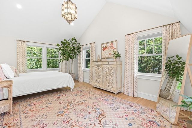 39 Fairbanks Ave, Wellesley, MA 02481