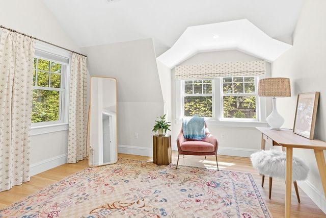 39 Fairbanks Ave, Wellesley, MA 02481