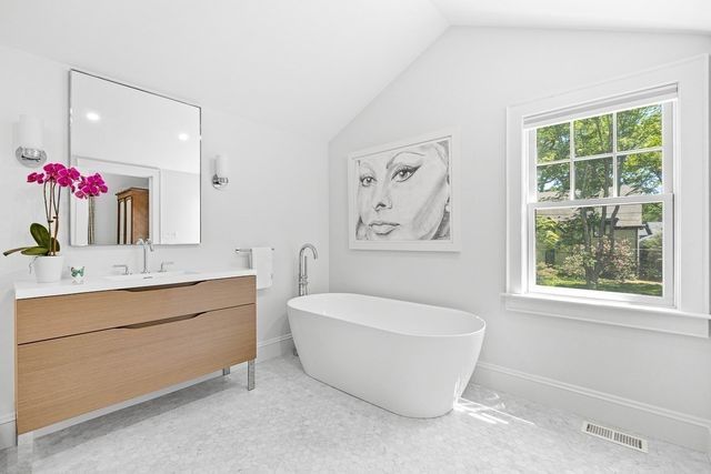 39 Fairbanks Ave, Wellesley, MA 02481