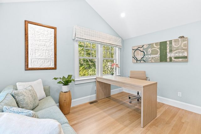 39 Fairbanks Ave, Wellesley, MA 02481