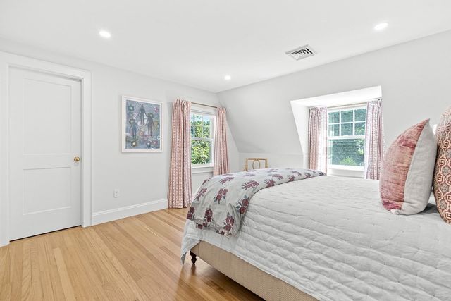 39 Fairbanks Ave, Wellesley, MA 02481