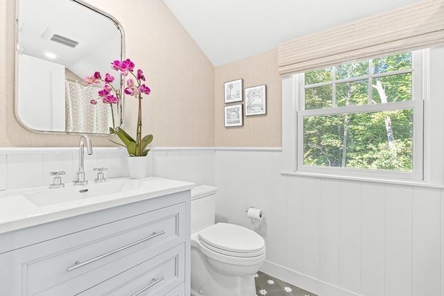 39 Fairbanks Ave, Wellesley, MA 02481