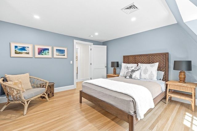 39 Fairbanks Ave, Wellesley, MA 02481