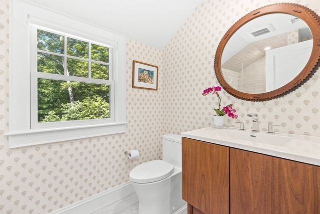 39 Fairbanks Ave, Wellesley, MA 02481