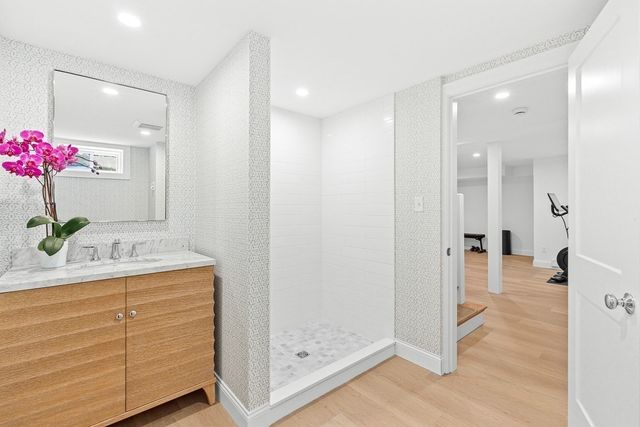 39 Fairbanks Ave, Wellesley, MA 02481