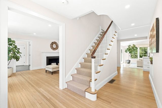 39 Fairbanks Ave, Wellesley, MA 02481