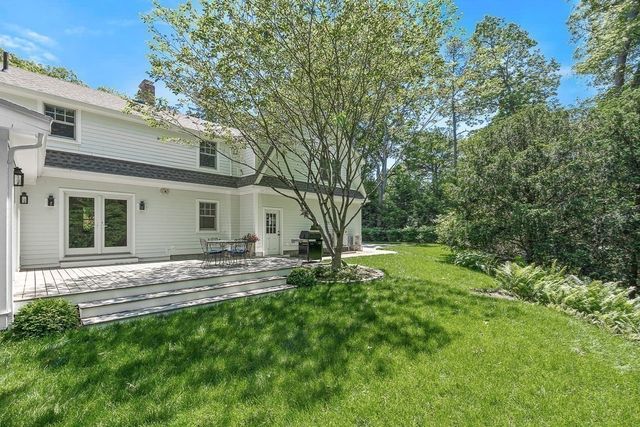 39 Fairbanks Ave, Wellesley, MA 02481
