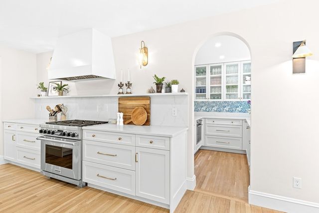 39 Fairbanks Ave, Wellesley, MA 02481