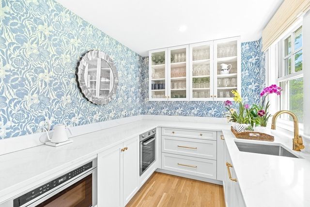 39 Fairbanks Ave, Wellesley, MA 02481