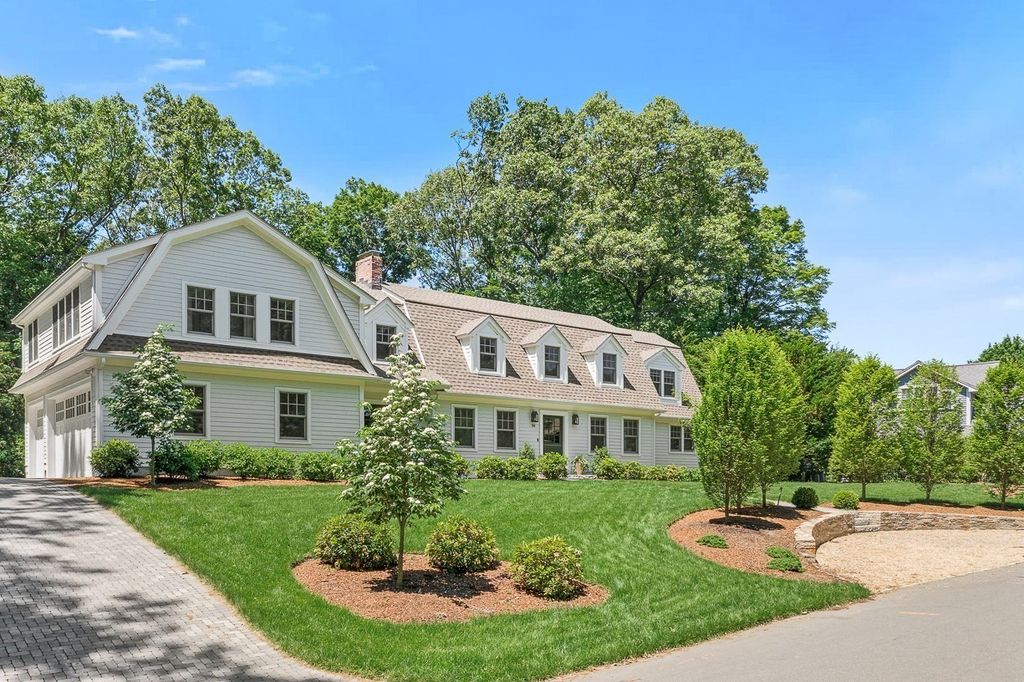 39 Fairbanks Ave, Wellesley, MA 02481