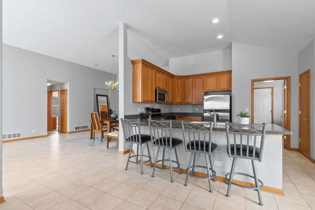 130 Annelise Lane, Volo, IL 60020