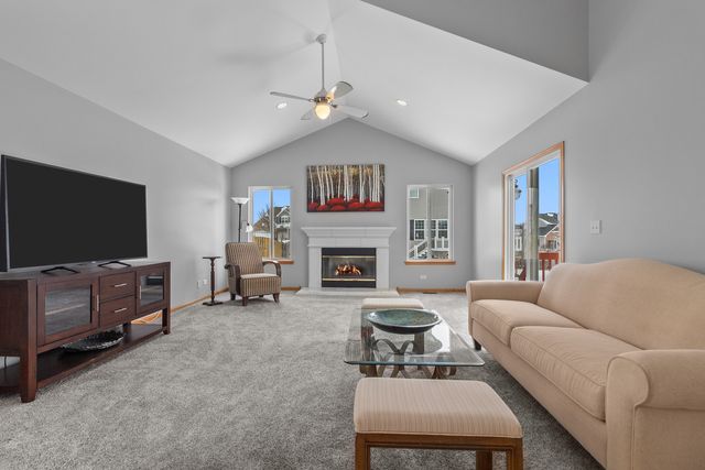 130 Annelise Lane, Volo, IL 60020