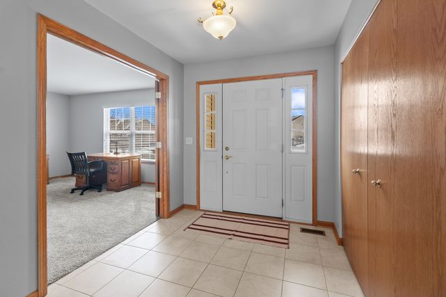 130 Annelise Lane, Volo, IL 60020