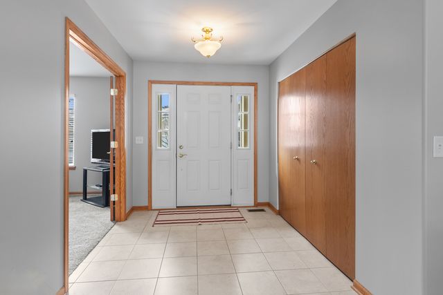 130 Annelise Lane, Volo, IL 60020