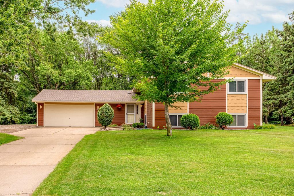 10640 Quebec Avenue N, Brooklyn Park, MN 55445