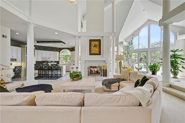 12908 W 118th Terrace, Overland Park, KS 66210