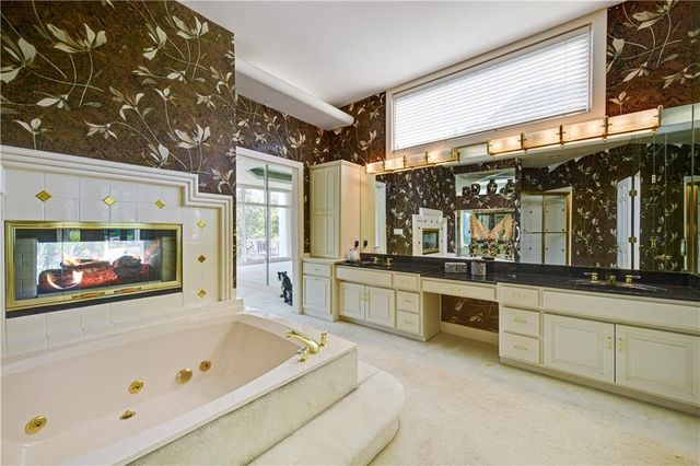 12908 W 118th Terrace, Overland Park, KS 66210