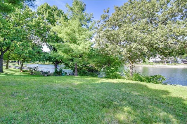 12908 W 118th Terrace, Overland Park, KS 66210