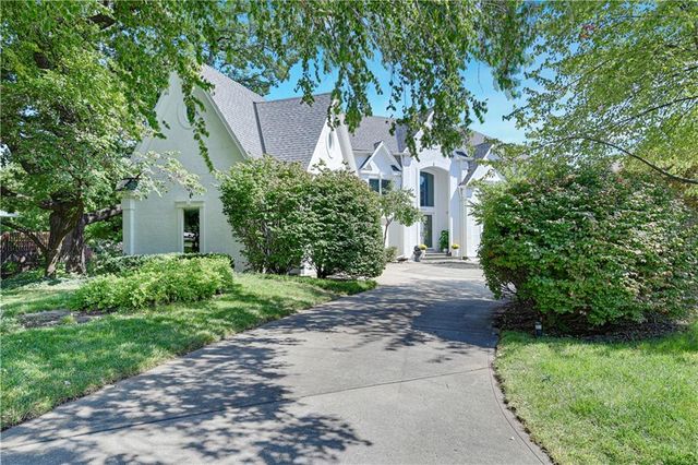 12908 W 118th Terrace, Overland Park, KS 66210