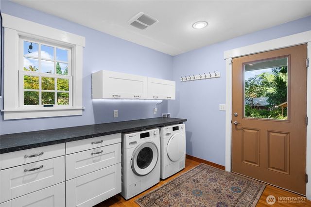 1867 Gossard St, Enumclaw, WA 98022