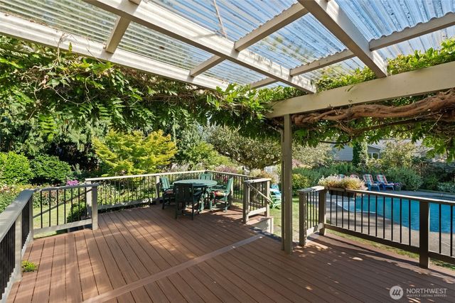 1867 Gossard St, Enumclaw, WA 98022