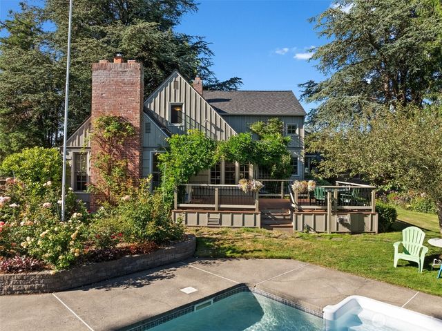 1867 Gossard St, Enumclaw, WA 98022
