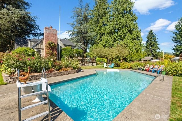 1867 Gossard St, Enumclaw, WA 98022