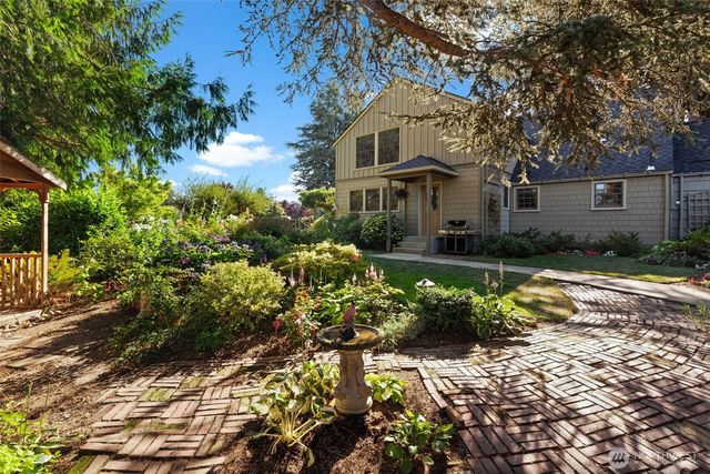 1867 Gossard St, Enumclaw, WA 98022