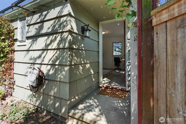 1867 Gossard St, Enumclaw, WA 98022