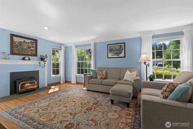 1867 Gossard St, Enumclaw, WA 98022