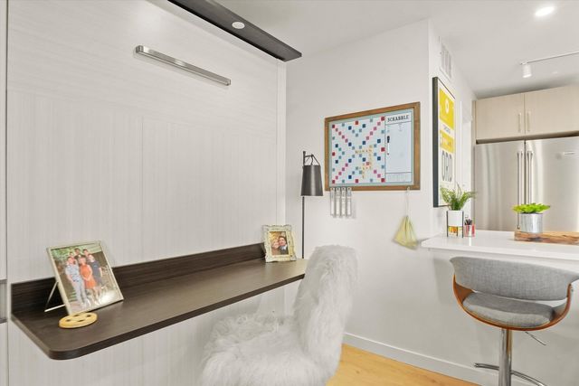 3430 N Lake Shore Drive 12J, Chicago, IL 60657