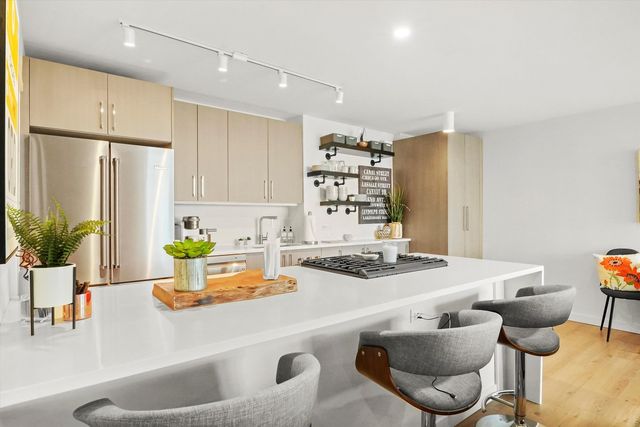 3430 N Lake Shore Drive 12J, Chicago, IL 60657