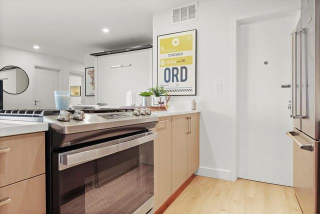 3430 N Lake Shore Drive 12J, Chicago, IL 60657