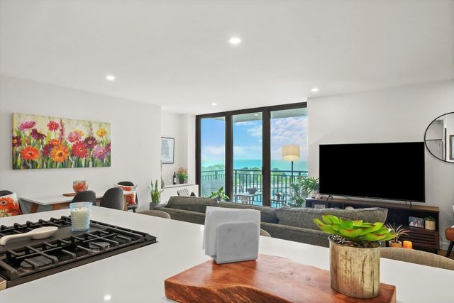 3430 N Lake Shore Drive 12J, Chicago, IL 60657