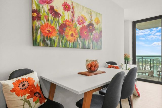 3430 N Lake Shore Drive 12J, Chicago, IL 60657