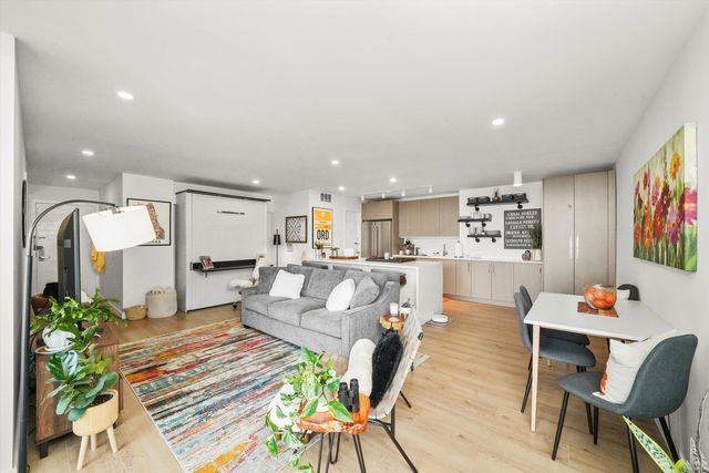 3430 N Lake Shore Drive 12J, Chicago, IL 60657