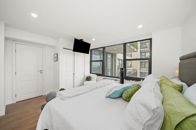 3430 N Lake Shore Drive 12J, Chicago, IL 60657