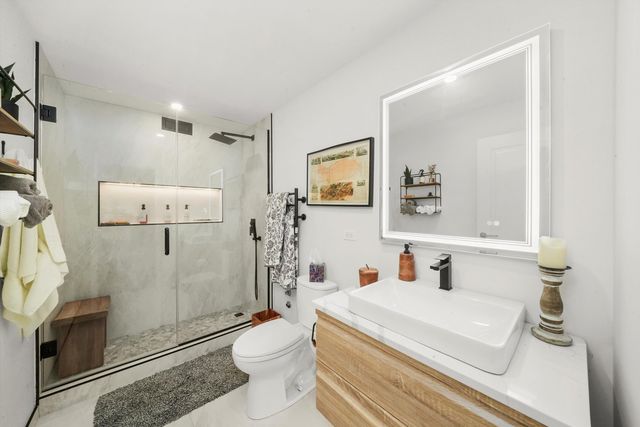 3430 N Lake Shore Drive 12J, Chicago, IL 60657