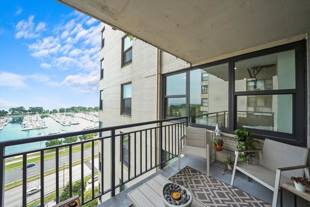 3430 N Lake Shore Drive 12J, Chicago, IL 60657