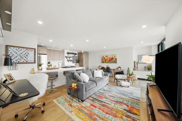 3430 N Lake Shore Drive 12J, Chicago, IL 60657