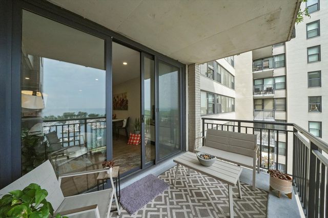 3430 N Lake Shore Drive 12J, Chicago, IL 60657