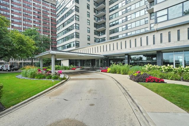 3430 N Lake Shore Drive 12J, Chicago, IL 60657