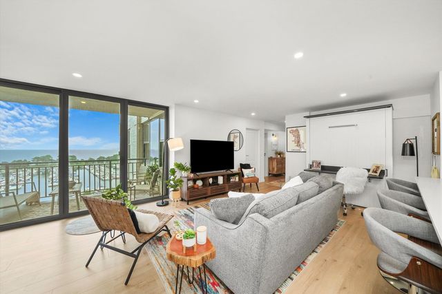 3430 N Lake Shore Drive 12J, Chicago, IL 60657