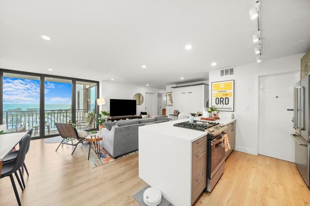 3430 N Lake Shore Drive 12J, Chicago, IL 60657