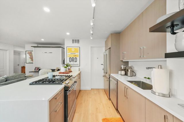 3430 N Lake Shore Drive 12J, Chicago, IL 60657