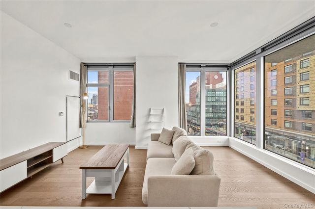 13327 39th Avenue 3H, Flushing, NY 11354