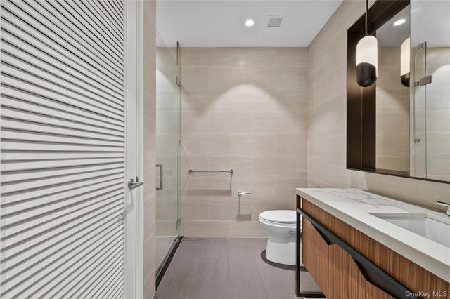 13327 39th Avenue 3H, Flushing, NY 11354