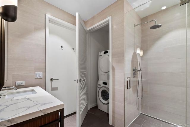 13327 39th Avenue 3H, Flushing, NY 11354