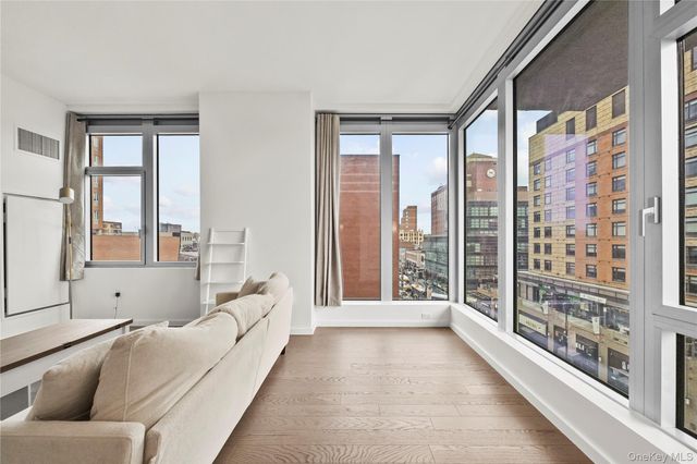 13327 39th Avenue 3H, Flushing, NY 11354