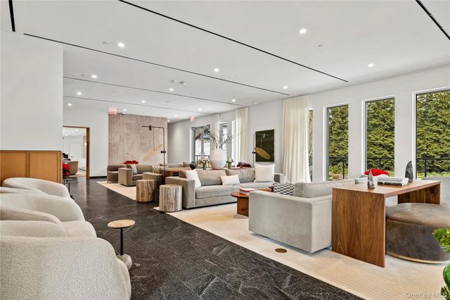 13327 39th Avenue 3H, Flushing, NY 11354